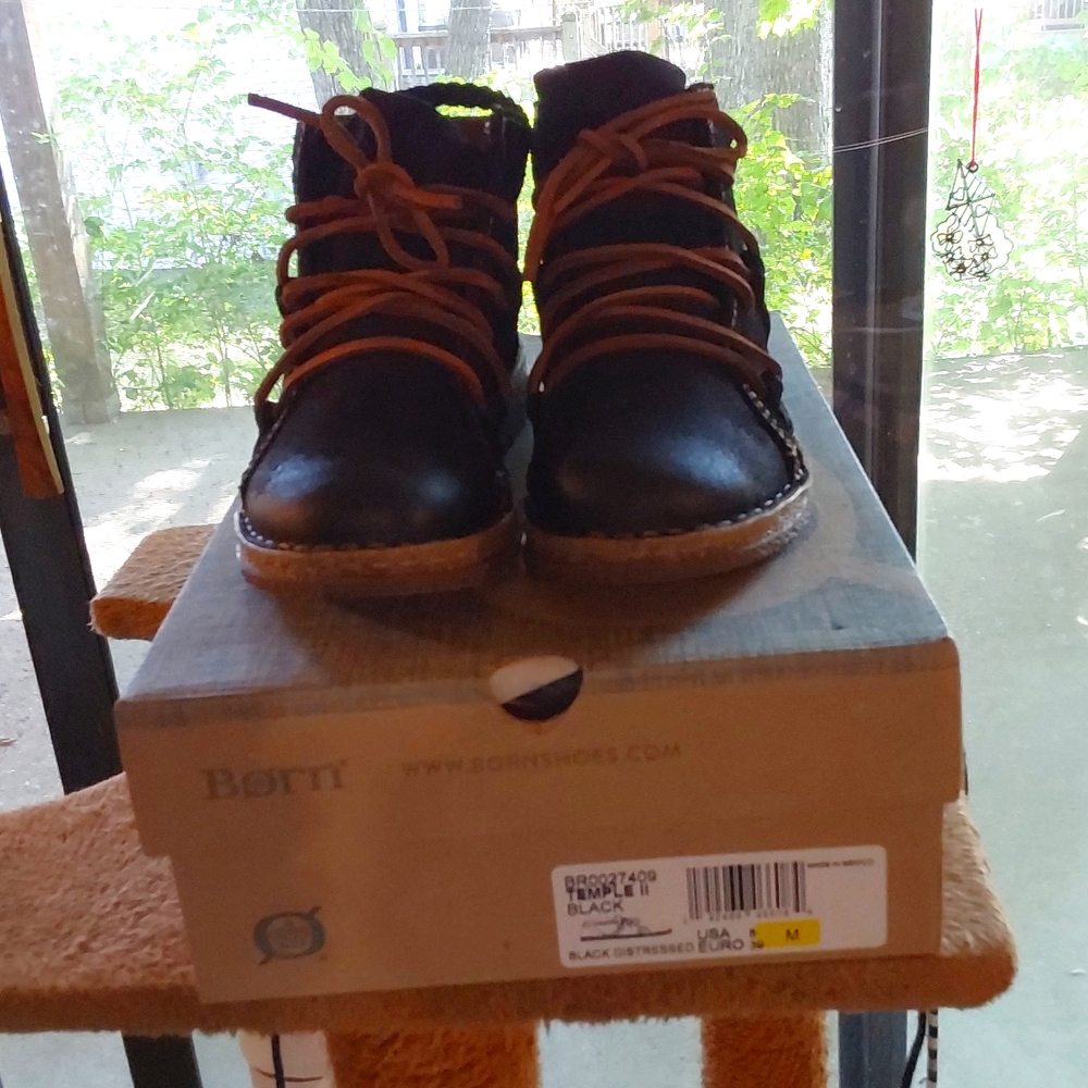 Born Temple ll Bootie size 8